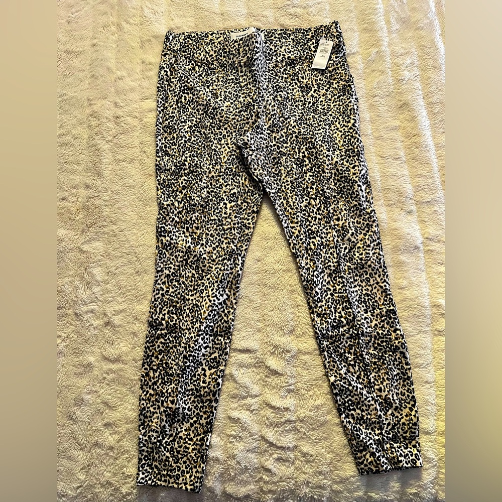 Old Navy STEVIE women’s pants size M. NWT NEVER WORN!